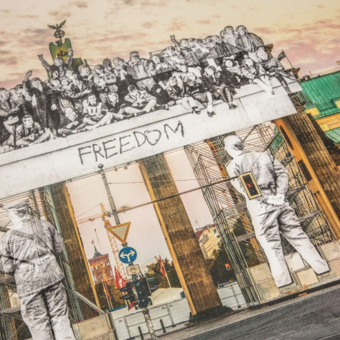 GIANTS Brandenburg Gate, September 27, 2018, 18h55, © Iris Hesse, Ullstein Bild, Roger-Viollet, Berlin, Germany, 2018 GIANTS Brandenburg Gate, September 27, 2018, 18h55, © Iris Hesse, Ullstein Bild, Roger-Viollet, Berlin, Germany, 2018