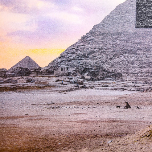 Trompe l'oeil Greetings from Giza, 22 octobre 2021, 16h44, Giza, Egypte, 2021 Trompe l'oeil Greetings from Giza, 22 octobre 2021, 16h44, Giza, Egypte, 2021