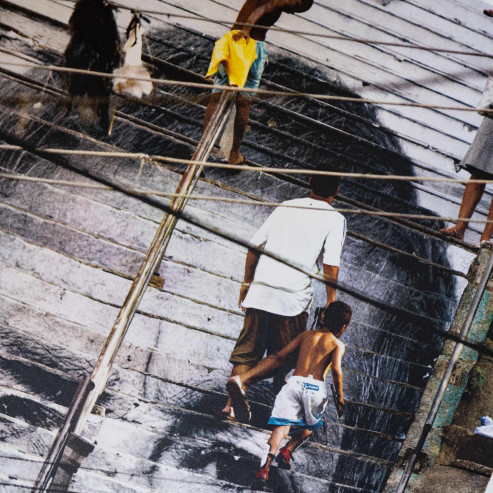 28 Millimètres Women Are Heroes, Action dans la Favela Morro da Providência, Escalier, close-up, Rio de Janeiro, Brésil, 2022 28 Millimètres Women Are Heroes, Action dans la Favela Morro da Providência, Escalier, close-up, Rio de Janeiro, Brésil, 2022