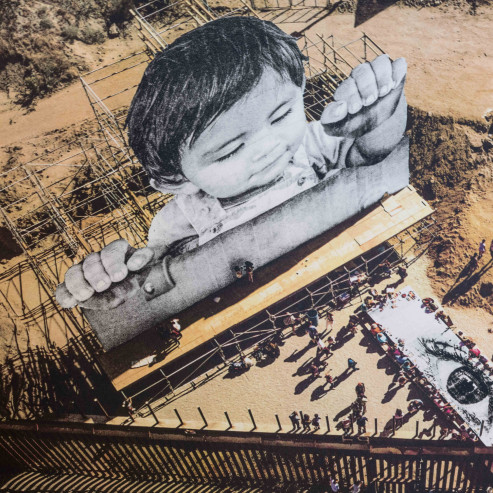 Migrants, Mayra, Picnic across the border, General View, Tecate.