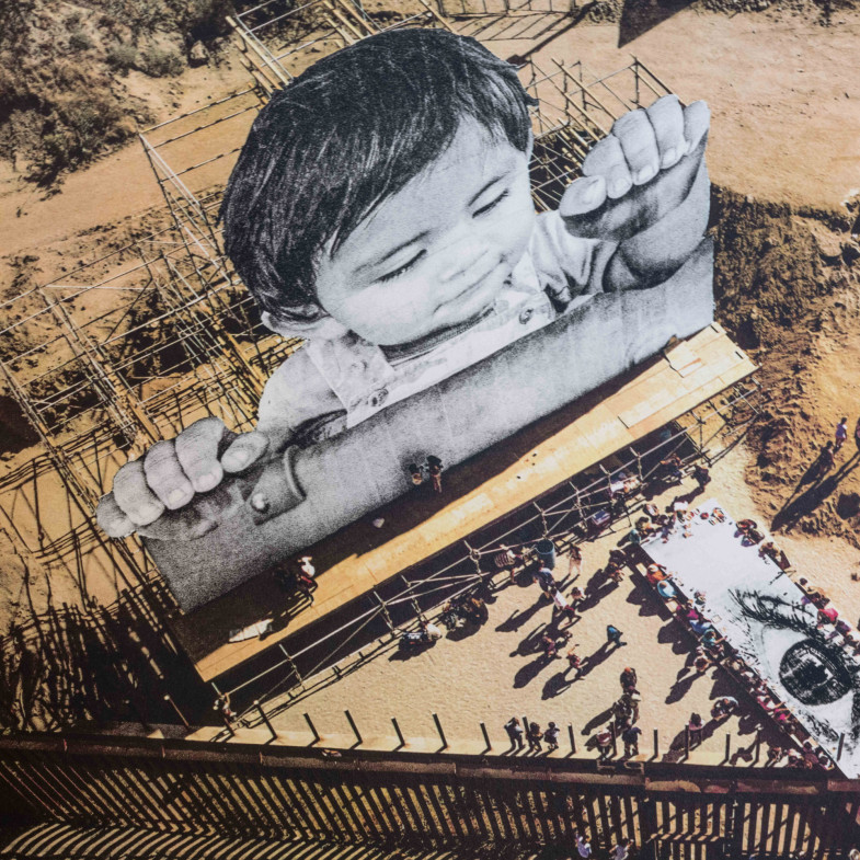 Migrants, Mayra, Picnic across the border, General View, Tecate.