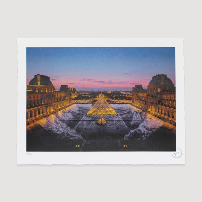 JR au Louvre 29 Mars 2019, 19h45 © Pyramide, architecte I. M. Pei, musée du Louvre, Paris, France, 2019